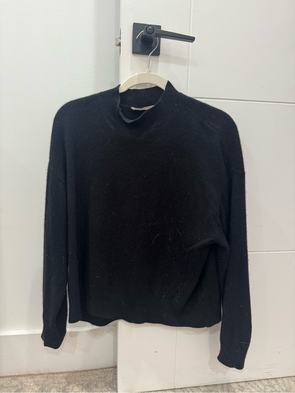 100% Cashmere Black Crewneck Sweater